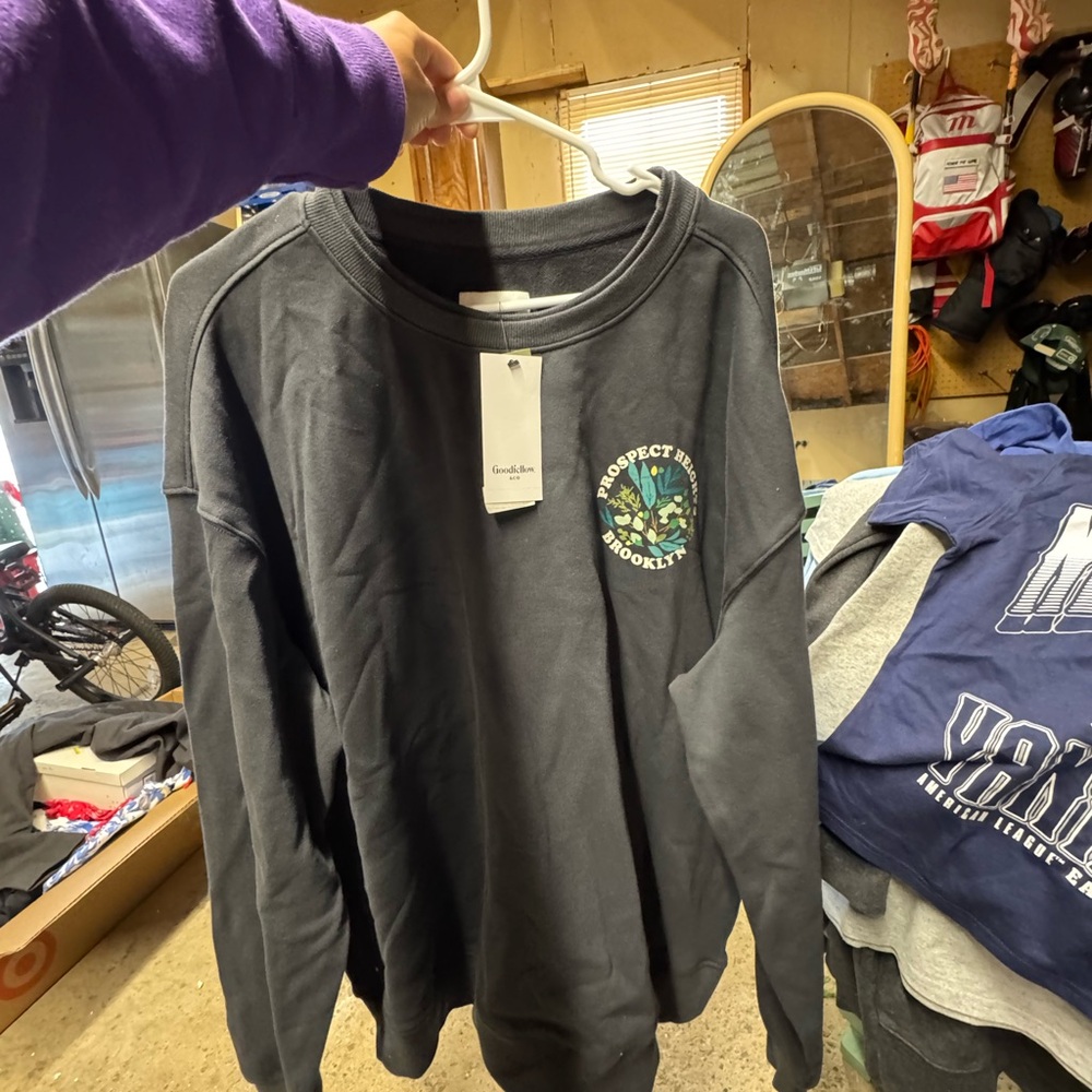 Goodfellow & Co Gray Crewneck Sweater with Classic Design